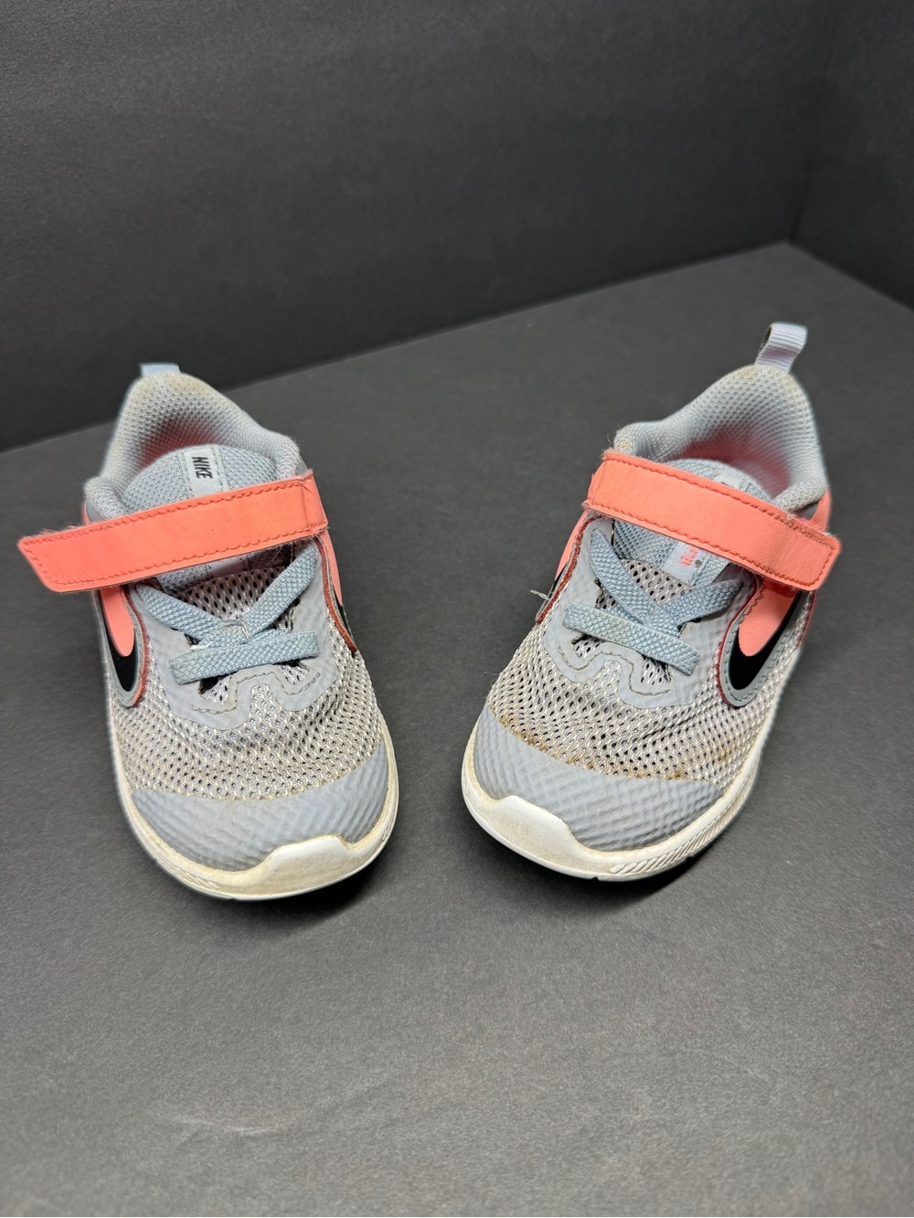 Nike Kids Gray and Coral Hook-and-Loop Athletic Sneakers
